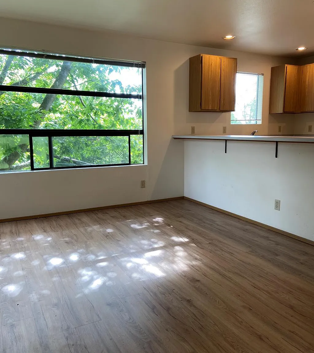 1417 - 4th Ave W Apts - 1 bedroom — Photo 3