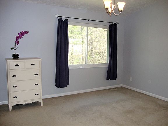 5th image of 632 Idlewood Ln APT B