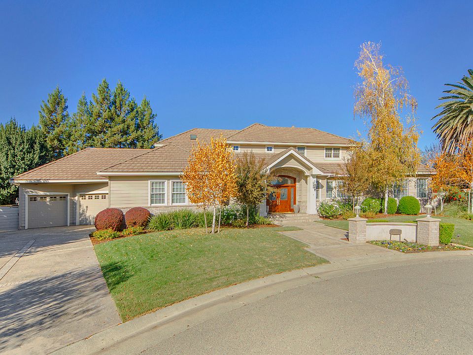 1st image of 44164 Country Club Dr