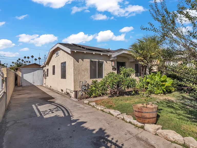 2819 Exposition Pl — Photo 3