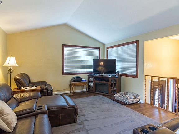 3rd image of 23 NE Alora Dr