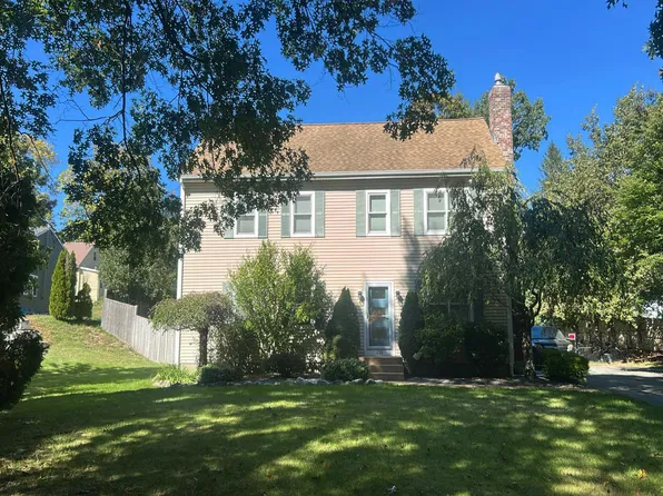 325 Old Center St, Middleboro, MA 02346