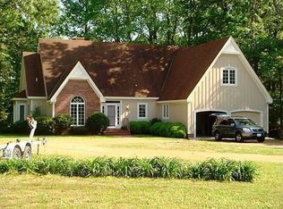 153 Cove Dr, Kilmarnock, VA 22482