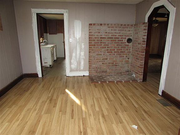 4th image of 906 N Pocahontas Ave