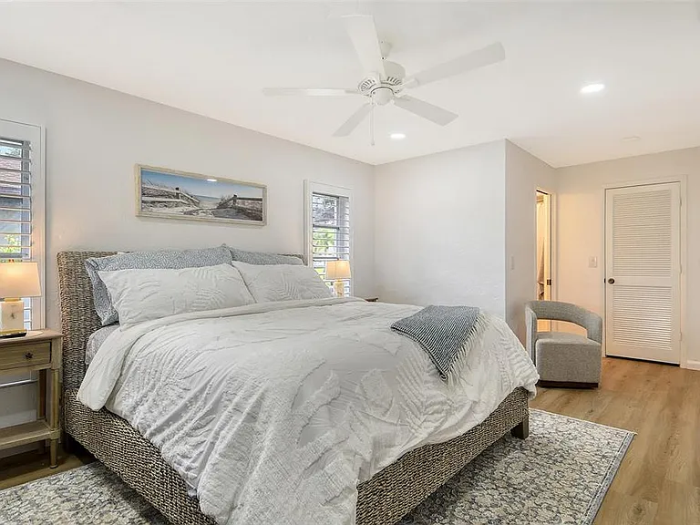 6722 Roxbury Dr — Photo 35