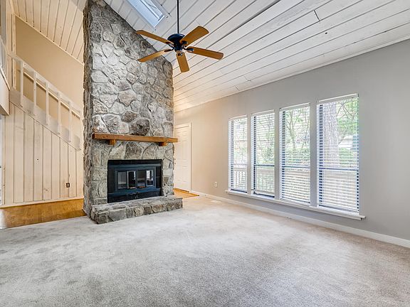 4th image of 638 Green Valley Dr SE