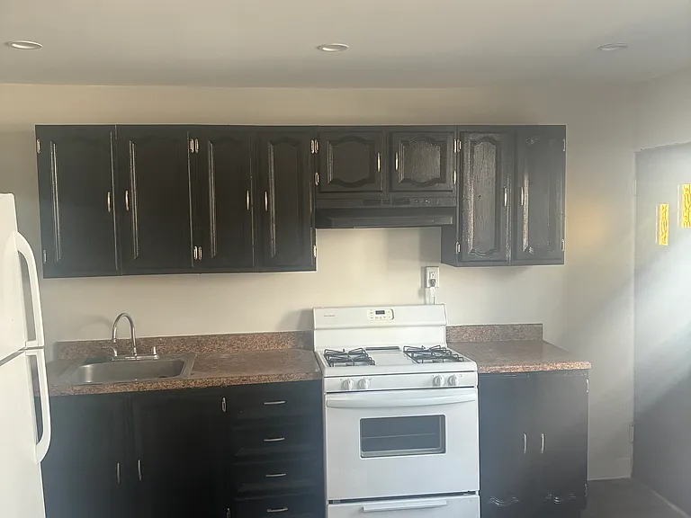 1541 S Corlies St — Photo 3