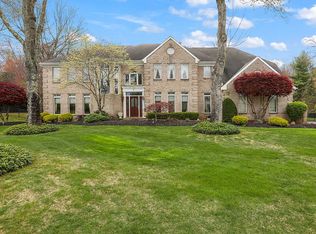 9 Ivy Ln, Manalapan, NJ