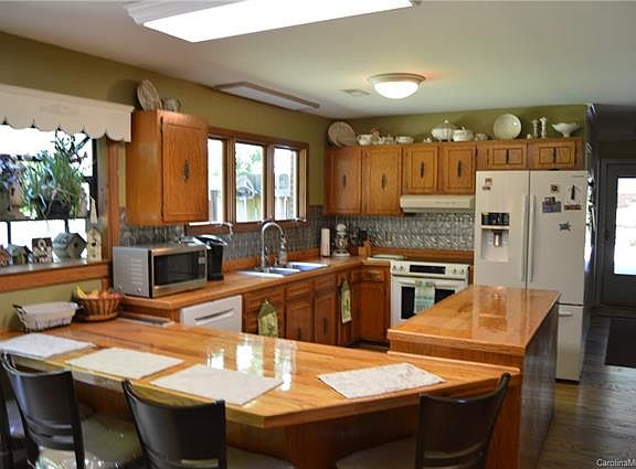 5th image of 129 Blueberry Ln