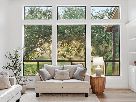 4th image of 108 Crest View Dr