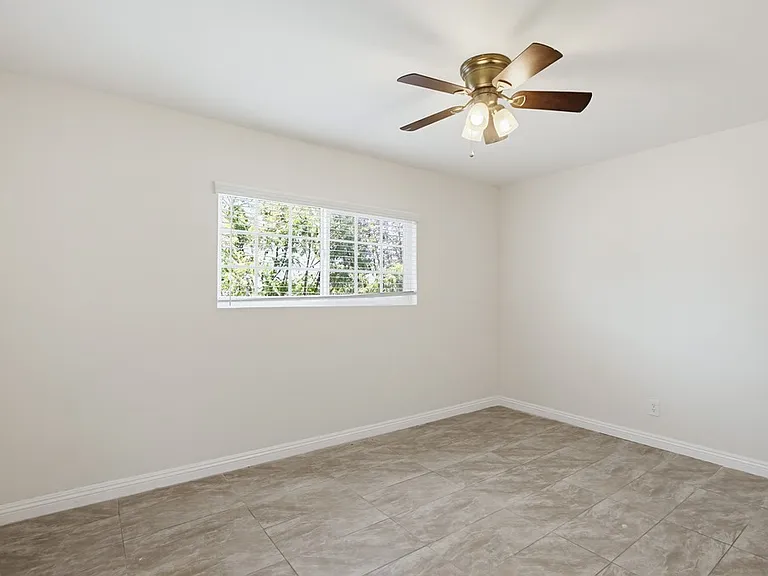 4255 1/2 Altadena Ave — Photo 9