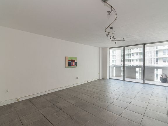 5th image of 800 West Ave APT 842