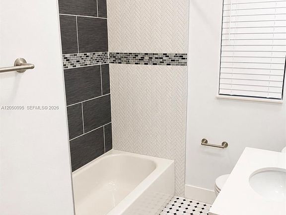 5th image of 1039 NE 17th Ave
