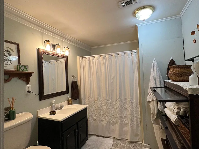 16 Lindbergh Blvd — Photo 5