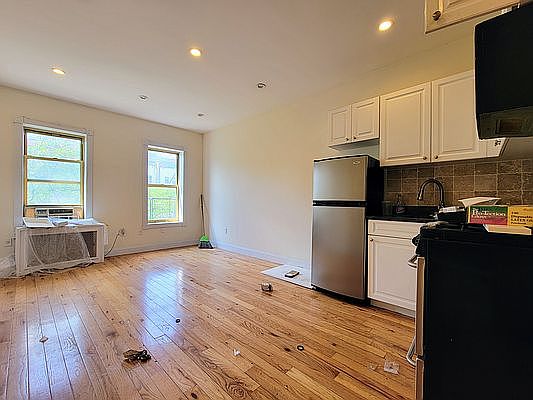1st image of 127 E 101st St APT 4D
