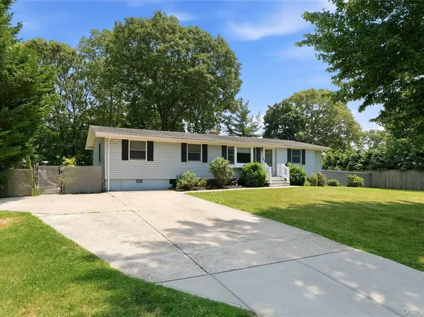 3 Herd Lane, East Setauket, NY 11733