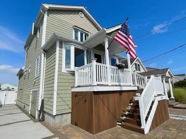 3687 Nimrod St, Seaford, NY 11783