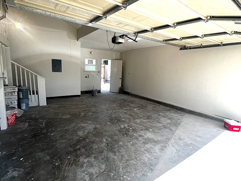 502 E 6th St — Photo 12