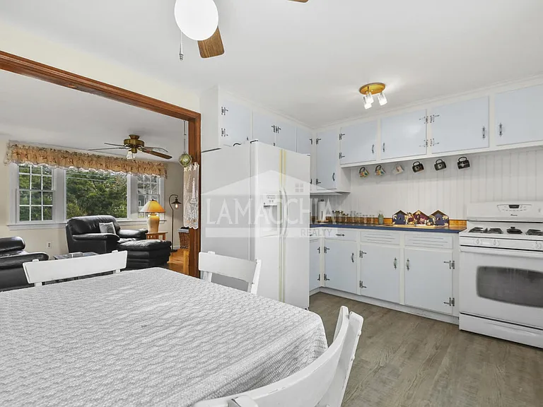81 Antlers Shore Dr — Photo 4
