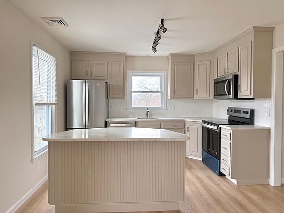 3rd image of 194 High Ridge Ave #2