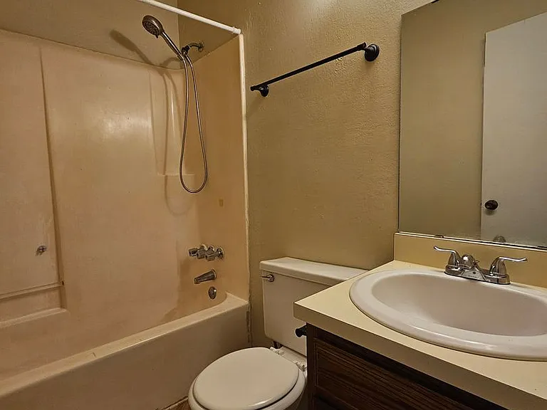 1208 Clearwater Dr — Photo 9