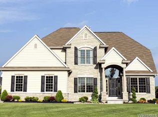 7329 Paddock Rdg, North Tonawanda, NY 14120