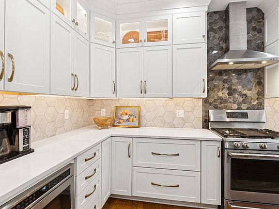 4th image of 7620 Kemberton Dr E
