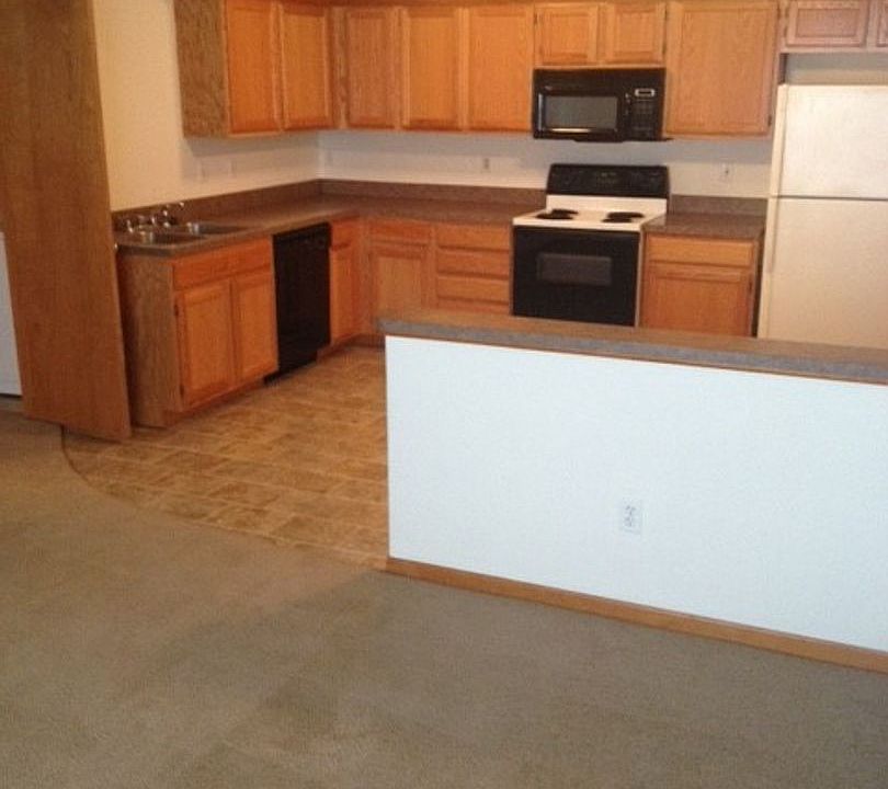 1st image of 101-241 E 12th St #171