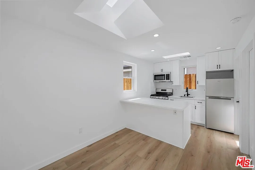 1 bed, 1.0 bath, 285 sqft, $1,995 — Photo 1