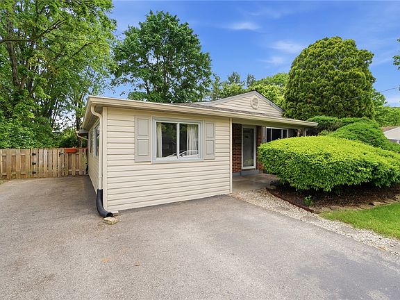2nd image of 19 Miamiview Dr
