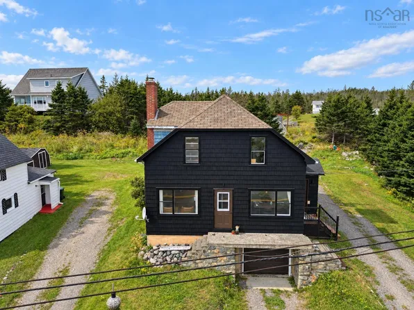 7368 Main St, Louisbourg, NS B1C 1P5