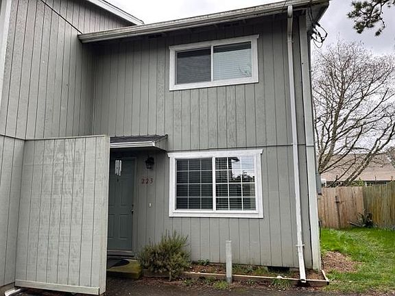 3rd image of 223 NW 17th St