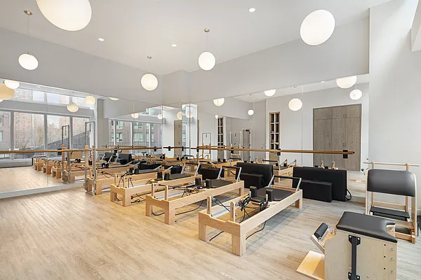 Sold by Extell Marketing Group | media 52