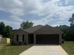 822 Gussy Ln, Benton, AR 72019