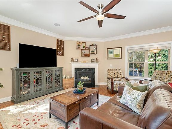 5th image of 125 Bandelier Ct