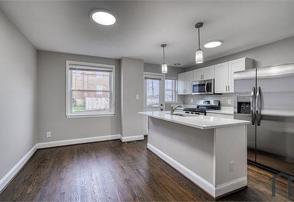 3rd image of 703 Aldworth Rd