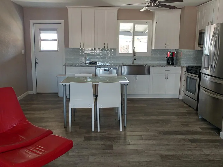 813 W 19th St — Photo 3