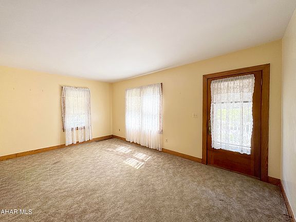 5th image of 5751 Piney Creek Rd