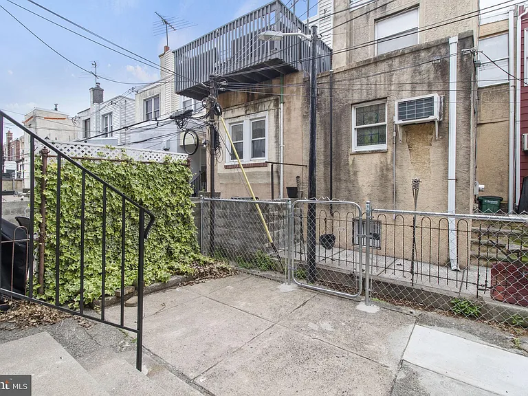 1744 Johnston St — Photo 7