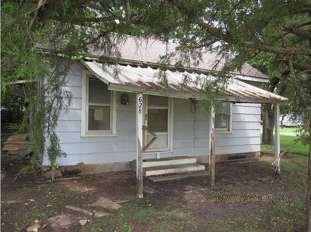1st image of 628 E 1st St