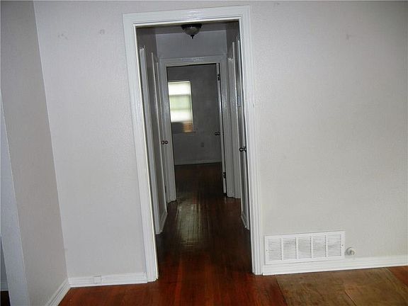 3rd image of 3275 S Llewellyn Ave