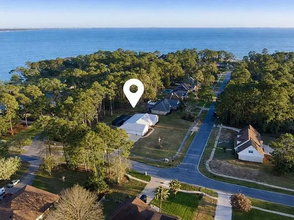 201 Yacht Club Dr, Niceville, FL 32578