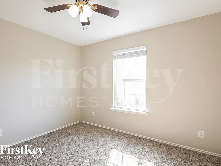 1811 Buescher Path — Photo 8