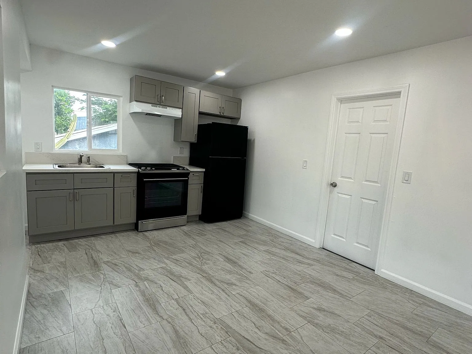 2 bed, $2,700 — Photo 4