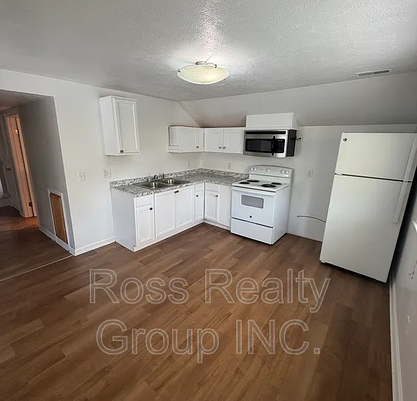 724 Plymouth — Photo 2