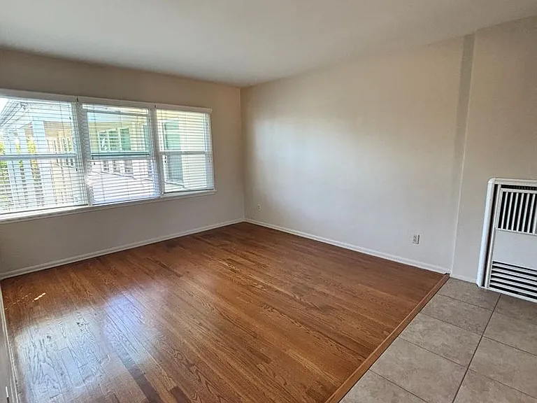 1000-1050 E San Antonio Dr — Photo 18
