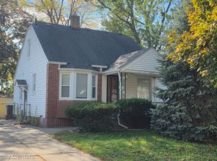 8640 Harding St, Center Line, MI 48015