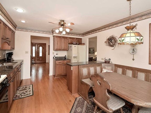 3rd image of 4525 Mumford Dr