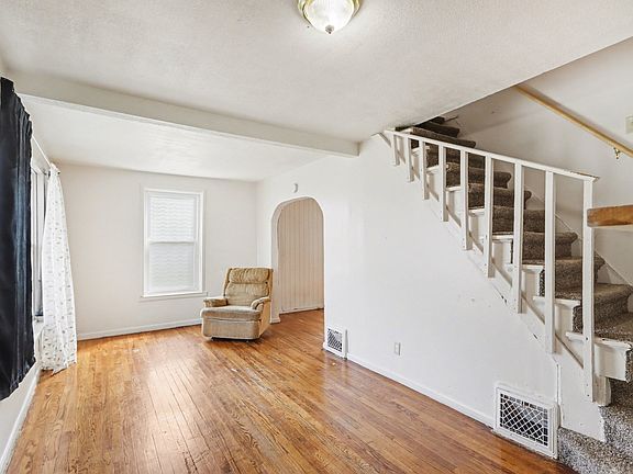 5th image of 607 Mechanic St