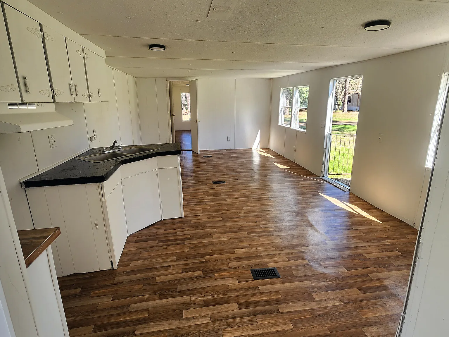 2 bed, 1.5 bath, 700 sqft, $775 — Photo 4